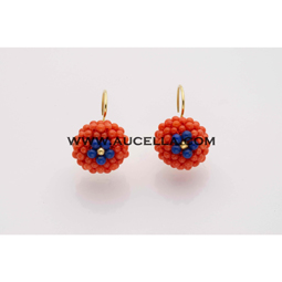 Earrings set in yellow gold with coral and lapis beads