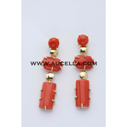 Earrings classic style set in gold with coral 